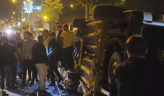 Hakkari’de kontrolden çıkan hafif ticari araç yan yattı: 1 yaralı
