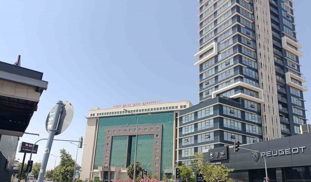 İzmir’de adliyede rüşvet operasyonu: İcra müdür yardımcısı ve katip gözaltında