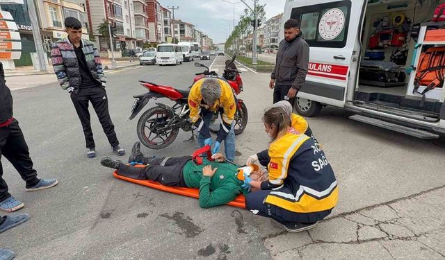 Kamyonetin kasasına tutundu, az daha canından oluyordu