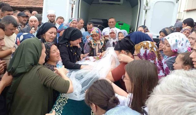 Kazada hayatını kaybeden genç kız duvağıyla uğurlandı