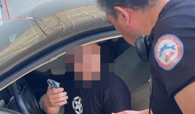 Polis uyandırmak için dakikalarca uğraştı