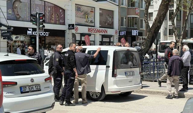 Şehrin göbeğindeki silahlı kavga polisi harekete geçirdi