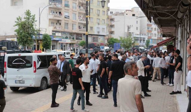 Mahallede başlayan kavga caddeye taştı: 2 yaralı