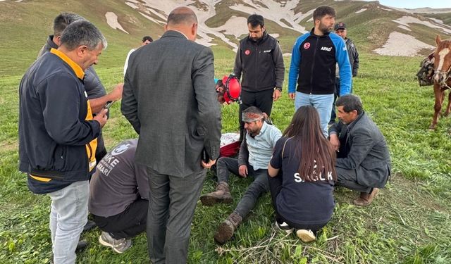 Yüksekova’da ot toplarken bayılan genç için ekipler seferber oldu