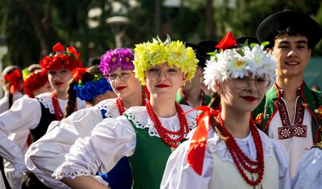 Bornova’da 4. Uluslararası Halk Dansları Festivali “Halay” temasıyla başladı