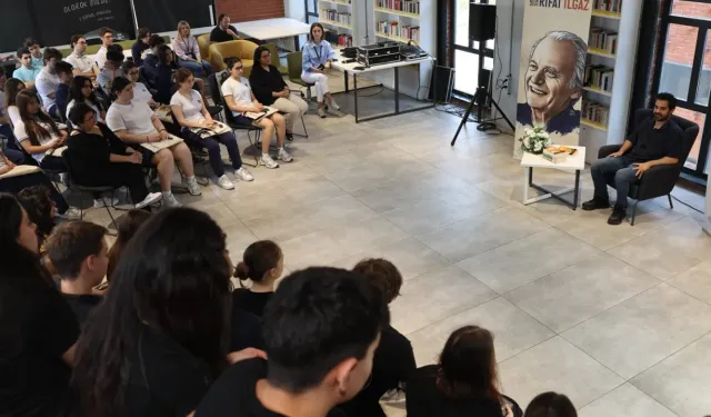 Genç oyuncu, öğrencilere “Hababam Sınıfı”nı okudu
