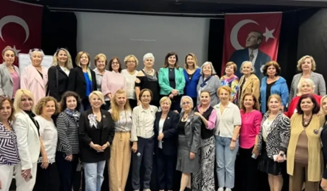 İzmir Kadın Kuruluşları Birliği’nde bayrak değişimi