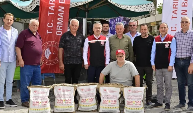 İzmir'de ayçiçeği üreticilerine yerli tohum desteği