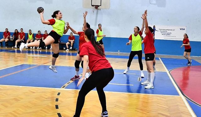 İzmir’in hentboldaki gururu: Altyapıdan gelen zafer