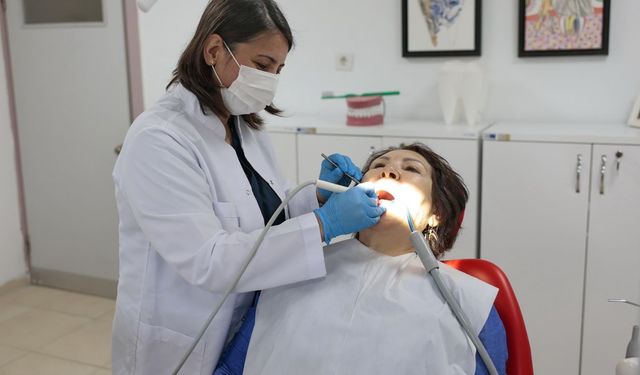 Konak’ta ücretsiz diş kliniği hizmeti: Sağlık güvencesi şartı yok!