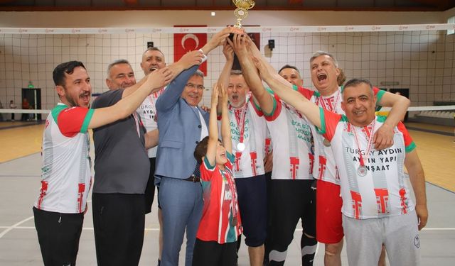 Voleybol turnuvasının şampiyonu belli oldu