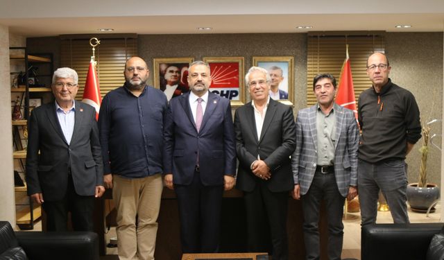CHP Bayraklı ve Karabağlar, Şenol Aslanoğlu'nu ziyaret etti