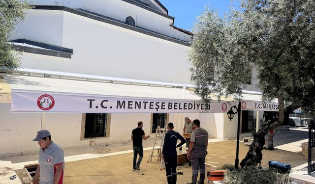 Menteşe Belediyesi'nden Kurşunlu Camii'ne gölgelik tente
