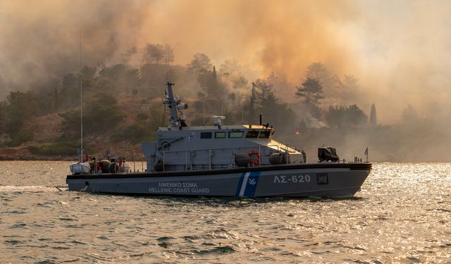 Sakız Adası'ndaki orman yangını 3. gününde... Köyler boşaltıldı