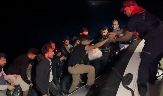 Çanakkale’de 37 kaçak göçmen ile 2 göçmen kaçakçısı yakalandı