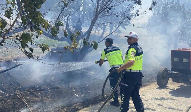 Çanakkale’deki köye ulaşan alevler için jandarma ve köylüler seferber oldu
