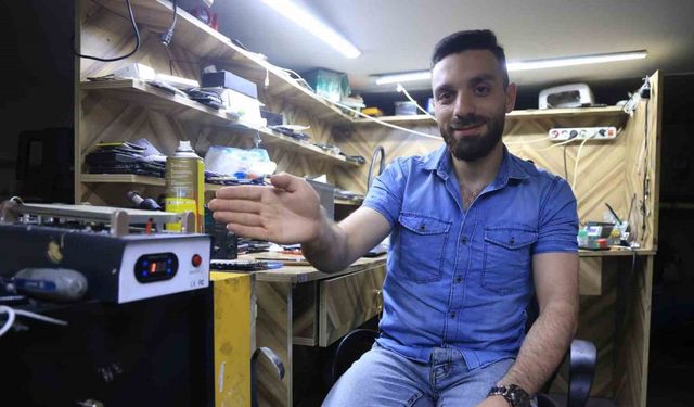 Cep telefonu tamir esnasında bomba gibi patladı