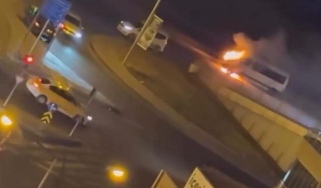 Diyarbakır’da bir minibüs alev alev yandı