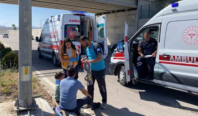 Elazığ’da karşı şeride geçen otomobil, kazaya neden oldu: 3 yaralı