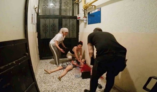 Genç kadın üvey kız kardeşini bıçaklayarak öldürdü