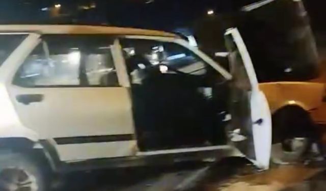 Hafif ticari araç ile otomobil çarpıştı: 6 yaralı