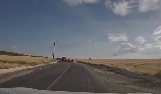 Hatalı sollama yapan sürücü yürekleri ağza getirdi
