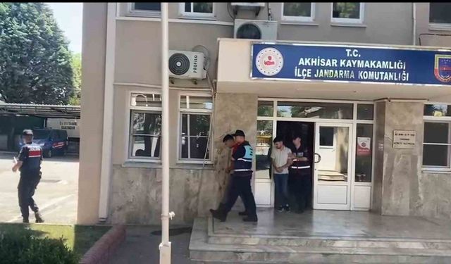 Hırsızlık şüphelileri jandarmadan kaçamadı