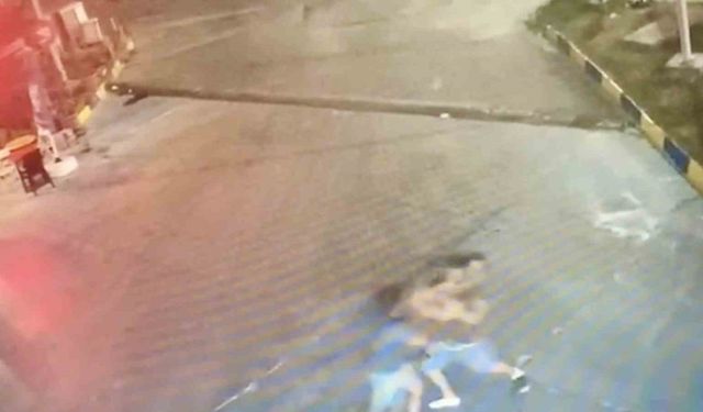 İki paket sigara için kasiyeri bıçakladılar: O anlar kamerada