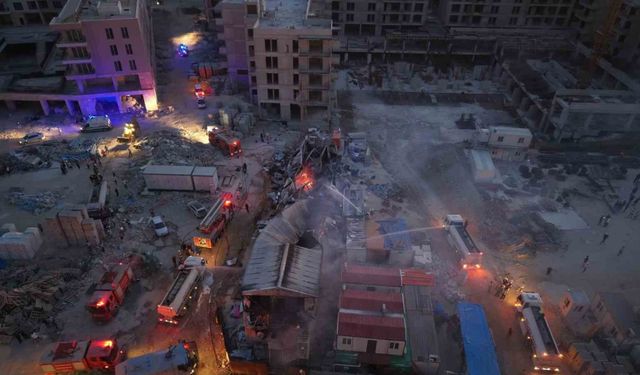 İşçilerin kaldığı prefabrik yatakhane alevlere teslim oldu