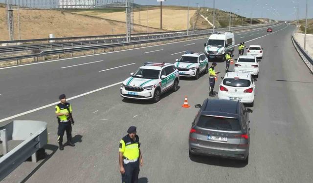 Jandarma otoyolda denetimlerini artırdı