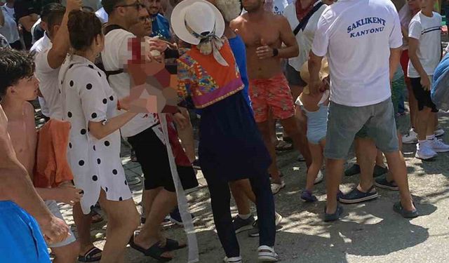 Kanyonda başına taş düşen 3 yaşındaki çocuk ağır yaralandı