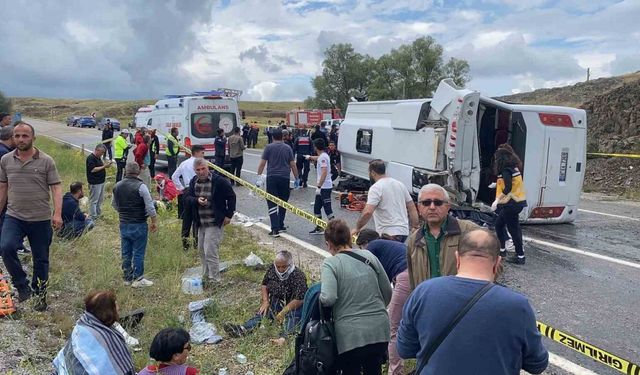 Midibüs şarampole devrildi: 2 ölü, 27 yaralı