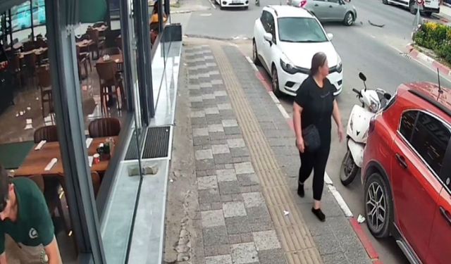 Otomobil ile motosikletin çarpıştığı kaza kamerada