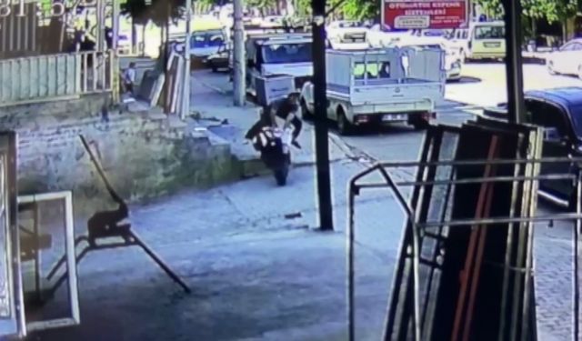 Motosiklet kazasında facianın eşiğinden dönüldü