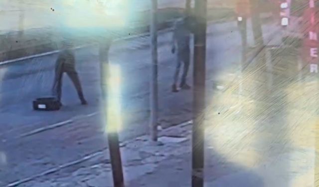 Siverek’te kamyonetten düşen tekerlekleri çaldılar