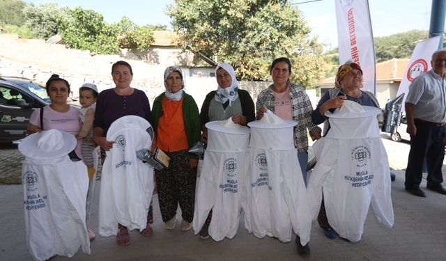 Büyükşehir ve Menteşe Belediyesi’nden arıcılara destek