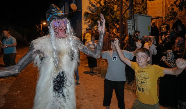 200 yıllık ‘Deliler' gece vakti köyü bastı