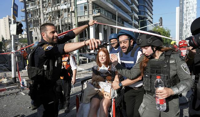 İran füzeleri İsrail’in borsa merkezi Ramat Gan'ı vurdu!