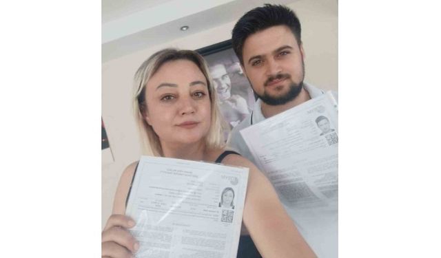 İzmir'de anne ve oğlu aynı okulda YKS heyecanı yaşadı