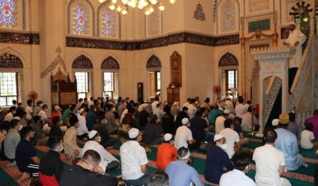 Japonya’da Kurban Bayramı namazı, yoğun katılım nedeniyle 3 kez kılındı