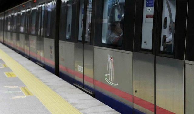 Marmaray Ataköy istasyonunda bir kişi trenin önüne atladı!