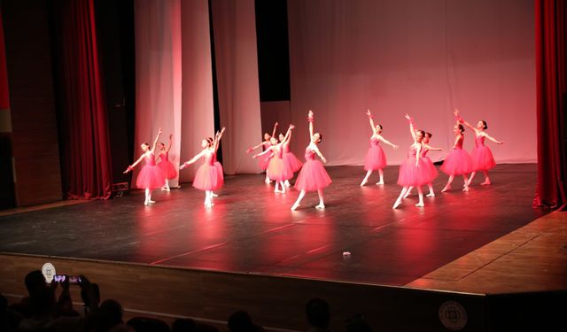Büyükşehir Bale öğrencilerinden yılsonu gösterisi