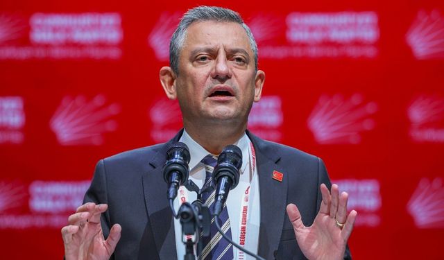 Özgür Özel'den CHP kurultay davasının ertelenmesine ilk tepki