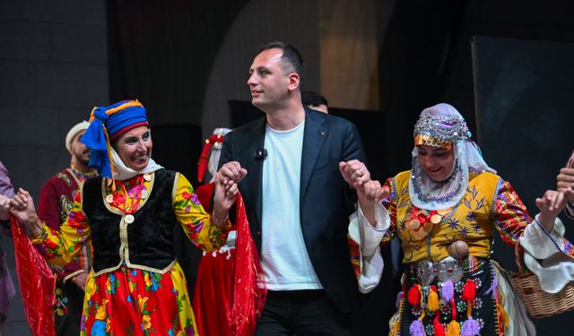 Bornova'da 4. Halk Oyunları Festivali coşkuyla sona erdi