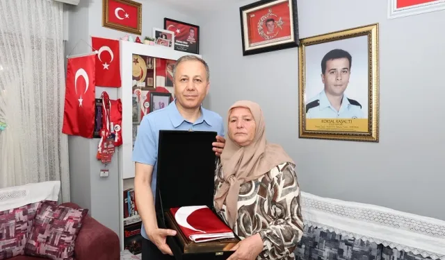 Bakan Yerlikaya'dan şehit ailesine ziyaret