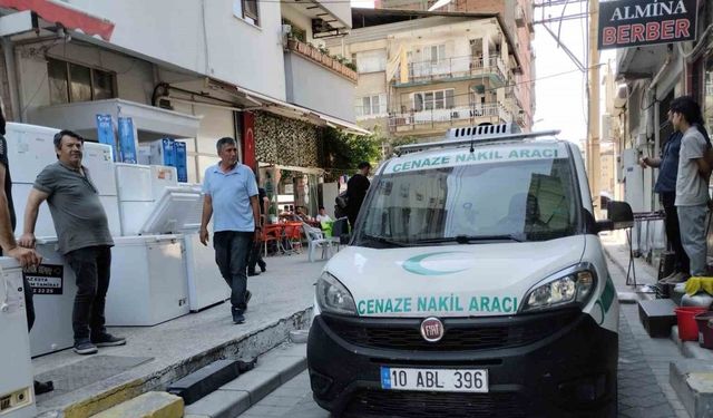 Yaşlı adam, binanın teras katındaki demirlerde asılı bulundu