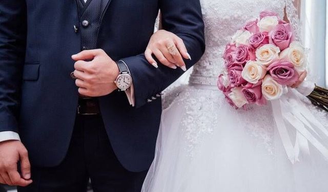 Bayraklı Belediyesi’nden vatandaşlara yeni hizmet: “Gelinlik ve Damatlık Evi” hizmete açıldı