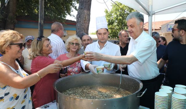 Edremit Belediyesi'nde aşure hayırları başladı