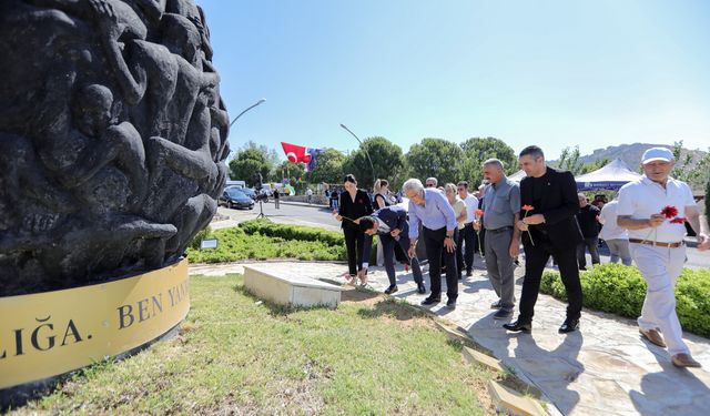 Madımak'ta yitirilen canlar Bayraklı'da anıldı