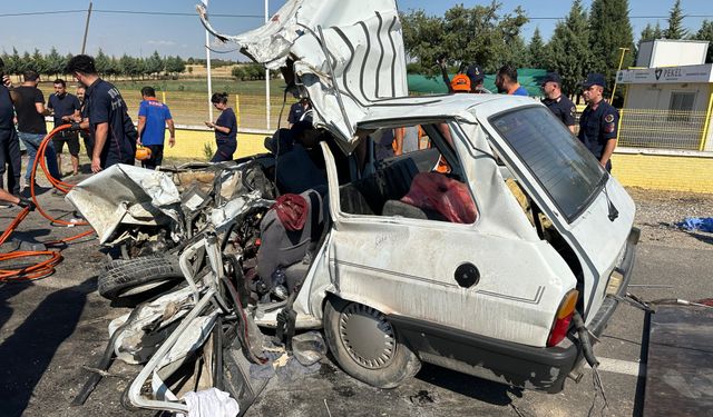 Otomobil kamyonla çarpıştı: Baba ve kızı hayatını kaybetti